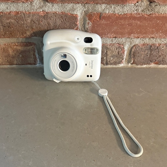 Fujifilm Instax Mini White Camera - Picture 1 of 10